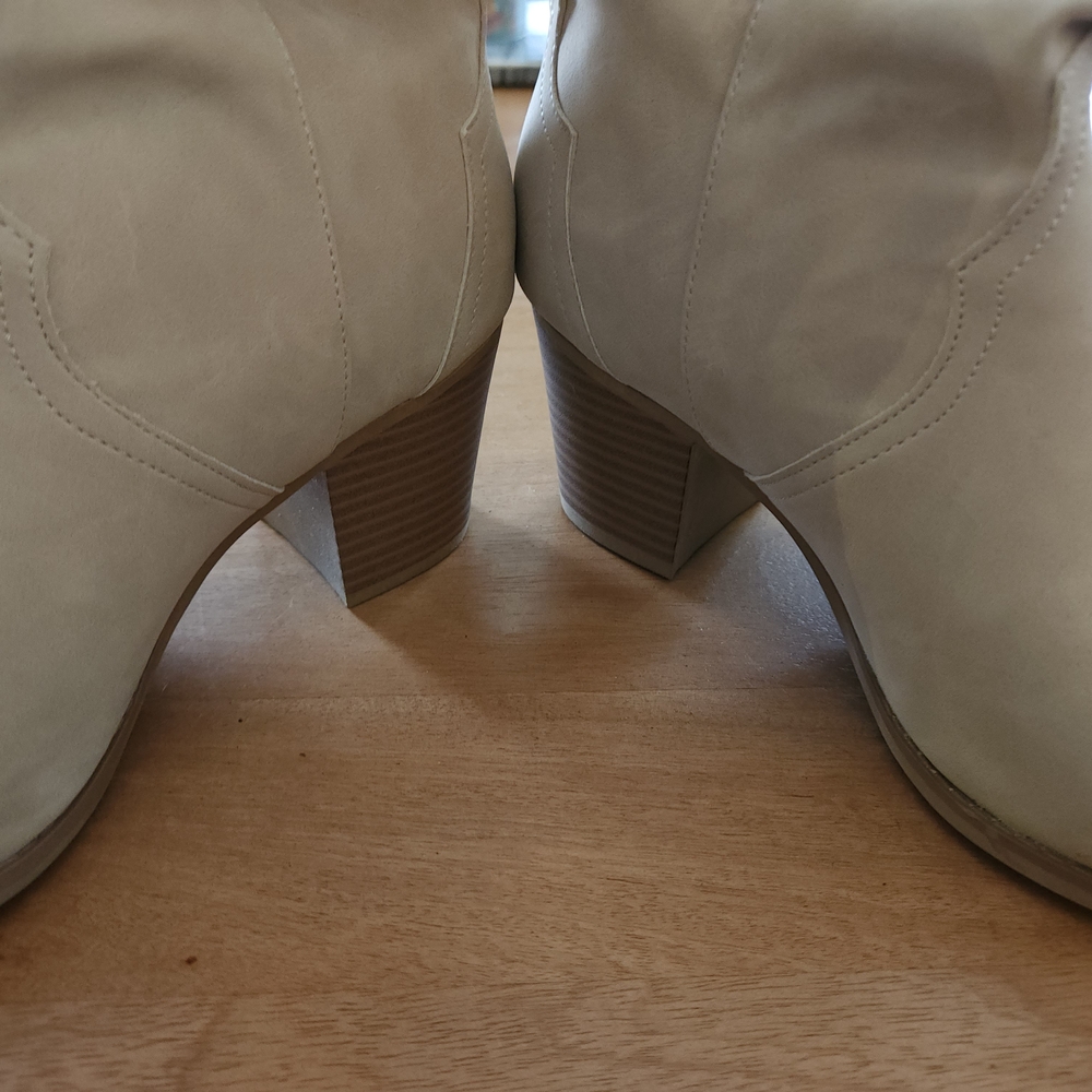 Elegant Tan Women's Country BOOTS SIZE 9.5. SOFT TO TOUCH. - Picture 4 of 12